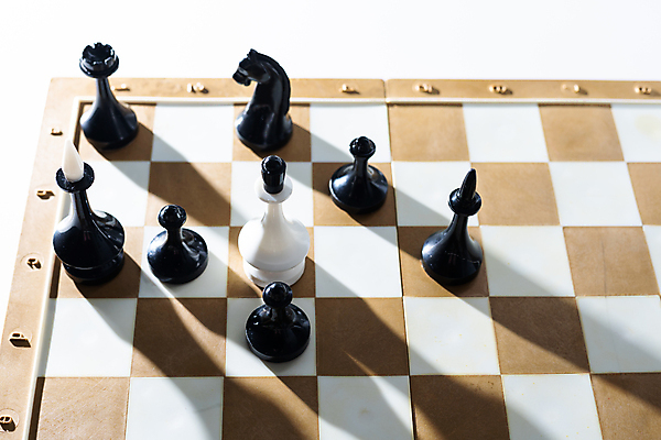 포토 JPG 해외이미지 그림자 사람없음 경쟁 체스말 체스 체스판 전략 체스게임 해외포토 컨셉 놀이 게임 말_게임 파일형식 이미지허브