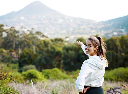 포토 JPG 해외이미지 주간 응시 여자 허리손 자연 산 한명 서기 20대 성인 야외 뒷모습 아웃포커스 운동 가리킴 뒤돌아보기 보여주기 성인여자한명만 해외포토 자연요소 1 시선 뷰포인트 포즈 모션 촬영기법 건강 사람 손짓 청년 생태계 여자한명만 성인여자만 파일형식 이미지허브