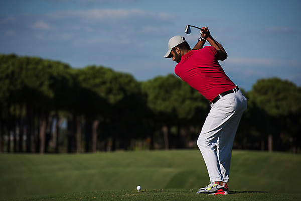 포토 JPG 해외이미지 주간 전신 남자 골프 골프장 한명 서기 들기 성인 야외 옆모습 아웃포커스 골프채 골퍼 스윙 골프웨어 준비 성인남자한명만 해외포토 자연요소 1 옷 뷰포인트 포즈 스포츠시설 모션 운동선수 골프용품 촬영기법 사람 구기 남자한명만 성인남자만 파일형식 이미지허브