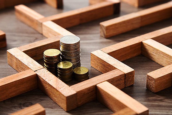 포토 JPG 해외이미지 컨셉 돈 비즈니스 아이디어 사람없음 목재 금융 경제 판매 동전 저축 도전 성장 업무 계획 방향 검색 기회 투자 이익 수익 미로 해결 발견 골 방법 수입 투자자 해외포토 나무 재료 작업 재산 파일형식 이미지허브