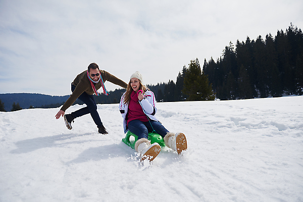 포토 JPG 해외이미지 라이프스타일 커플 공원 여자 남자 행복 여행 겨울 휴가 산 함께함 사랑 사람 성인 야외 두명 걷기 맑음 기쁨 추위 승차 썰매 썰매타기 성인만 해외포토 계절 공공시설 감정 컨셉 관계 모션 날씨 생활 전통놀이 파일형식 이미지허브