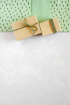 포토 JPG 해외이미지 나무 계절 종이 밧줄 크리스마스 겨울 회색배경 휴가 새해 크리스마스카드 선물 사람없음 장식 초록색 컬러풀 크리스마스트리 상점 놀람 공백 플랫 정상 12월 심볼 오브젝트 위치 소원 패키지 모음 전나무 짐싸기 구성 블로그 파스텔톤 카피스페이스 해외포토 식물 기념일 감정 줄 컬러 백그라운드 카드_감사 표정 회색 날짜 파일형식 이미지허브