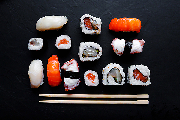 포토 JPG 해외이미지 전통 접시 아시아 음식 백그라운드 젓가락 밥 새우 건강 어류 요리 동양인 사람없음 빨간색 초록색 세트 식당 일본 검은색 식사 저녁식사 초밥 회 흰색 신선 해조류 맛 두루마리 고추냉이 참치 해산물 메뉴 날것 롤 연어 생강 아보카도 점심식사 고립 맛있는 해외포토 식기 나라 컬러 컨셉 채소 과일 수저 갑각류 인종 상점 수중동물 양념 해양식물 일본음식 파일형식 이미지허브