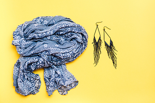 포토 JPG 해외이미지 디자인 옷 여자 백그라운드 컨셉 장신구 사람없음 세트 컬러풀 뷰티 노란색 유행 귀걸이 목도리 침묵 봄 도시 악단 화려 고급 우아함 오브젝트 스타일 힙스터 카피스페이스 해외포토 잡화 계절 패션 음악 컬러 사람 소리 공백 파일형식 이미지허브