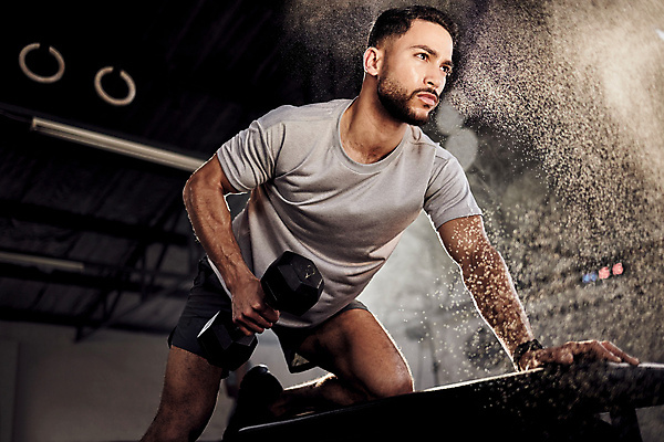 포토 JPG 해외이미지 남자 실내 한명 들기 상반신 20대 성인 앞모습 옆모습 아령 팔운동 근육질 팔근육 성인남자한명만 해외포토 1 뷰포인트 모션 근육 사람 청년 내부 운동 몸매 남자한명만 성인남자만 파일형식 이미지허브