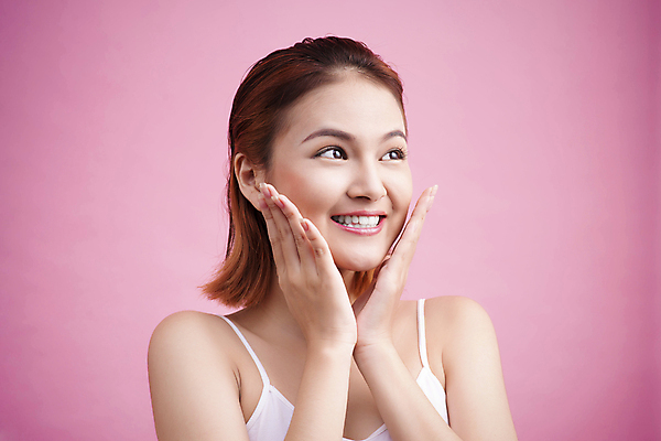 포토 JPG 해외이미지 응시 여자 실내 한명 동양인 상반신 성인 옆모습 뷰티 꽃받침 성인여자한명만 분홍색배경 해외포토 1 시선 뷰포인트 분홍색 백그라운드 사람 인종 손짓 내부 여자한명만 성인여자만 파일형식 이미지허브