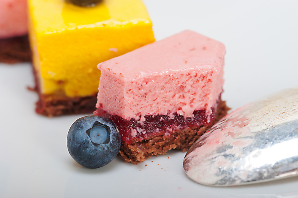 포토 JPG 해외이미지 접시 디저트 사람없음 숟가락 달콤 블루베리 무스케이크 해외포토 식기 음식 과일 수저 케이크 맛 파일형식 이미지허브