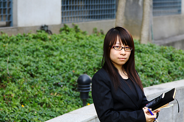 포토 JPG 해외이미지 직업 1 학생 라이프스타일 손 응시 여자 행복 얼굴 포즈 백그라운드 비즈니스 사업가 성공 한명 미소 사람 정장 성인 사무실 흰색 잡기 업무 비즈니스우먼 자신감 중앙 대표 종업원 가득함 싱글 경영자 리더 폴더 비서 경영 정중 해외포토 시선 옷 감정 컬러 컨셉 모션 표정 생활 신체부위 작업 직장인 파일 파일형식 이미지허브