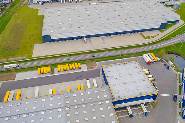 포토 JPG 해외이미지 공원 산업 도로 비즈니스 교통시설 자동차 안테나 사람없음 건물 트럭 화물 도시 센터 역 상품 정상 주식 컨테이너 창고 상업 머리위 지역 트랙터 수납 짐차 무거움 트레일러 물류 슈퍼마켓 드론 분배 수입 터미널 해외포토 건축물 공공시설 길 육상교통 교통 통신 금융 상점 운송업 무게 농기계 시설 특수차량 파일형식 이미지허브