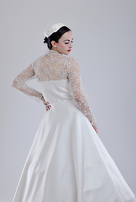 포토 JPG 해외이미지 모델 응시 드레스 여자 웨딩드레스 허리손 포즈 결혼 한명 상반신 성인 뒷모습 우아함 복고 성인여자한명만 해외포토 1 시선 옷 뷰포인트 컨셉 사람 이벤트 여자한명만 성인여자만 파일형식 이미지허브