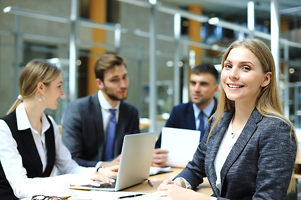포토 JPG 해외이미지 백인 직업 응시 여자 교육 행복 안경 얼굴 백그라운드 회사 비즈니스 통신 탁자 성공 노동자 함께함 미소 사람 여러명 성인 노트북 컴퓨터 사무실 뷰티 흰색 업무 비즈니스우먼 그룹 직원 경영자 리더 경영 세미나 해외포토 서양인 시선 잡화 감정 컬러 가구 다수 컨셉 표정 신체부위 전자제품 작업 직장인 파일형식 이미지허브