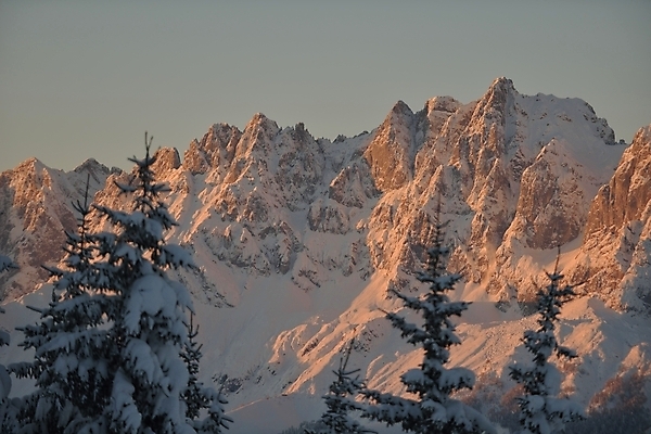 포토 JPG 해외이미지 주간 나무 겨울 사람없음 야외 일몰 눈 겨울풍경 설산 눈덮임 해외포토 자연요소 식물 계절 컨셉 날씨 산 풍경 노을 파일형식 이미지허브