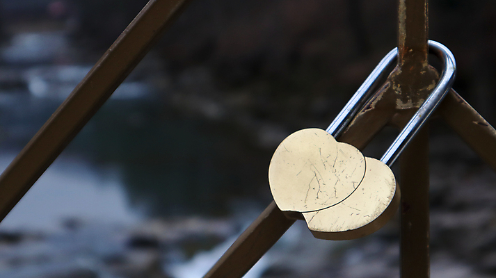 포토 JPG 해외이미지 모양 전통 커플 행복 문화 결혼 백그라운드 컨셉 관계 결혼식 함께함 자물쇠 발렌타인데이 사랑 이벤트 사람없음 야외 빨간색 울타리 금속 낭만 하트 심볼 부식 잠금 보안 열정 옛날 통일 해외포토 감정 컬러 데이이벤트 재질 안전 담장 파일형식 이미지허브