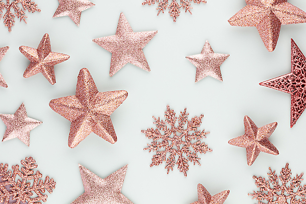 포토 JPG 해외이미지 별 분홍색 크리스마스장식 겨울 패턴 눈꽃 실내 사람없음 하이앵글 패턴백그라운드 눈송이 오브젝트 흰배경 눈꽃무늬 별모형 해외포토 자연요소 계절 뷰포인트 컬러 백그라운드 크리스마스 무늬 눈_날씨 내부 모형 흰색 파일형식 이미지허브