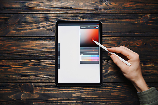 포토 JPG 해외이미지 직업 1 손 백그라운드 인터넷 통신 탁자 직장 기술 창조 사람없음 목재 그래픽 컴퓨터 알약 연필 펜 디지털 스크린 검은색 장비 터치 공구 그리기 팔레트 닫기 연결 무선전화기 책상 그림 전자 패드 혁명 리뷰 카피스페이스 해외포토 나무 컬러 가구 컨셉 회사 재료 모션 학용품 신체부위 전자제품 필기구 약 공백 도구 전화기 파일형식 이미지허브