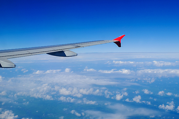 포토 JPG 해외이미지 구름 여행 백그라운드 비즈니스 창문 교통시설 자연 하늘 날씨 추상 휴가 비행기 프레임 안테나 사람없음 파란색 빛 컬러풀 태양 뷰티 평화 우주 흰색 분위기 즐거움 항공 코스모스 부드러움 제트기 천국 엔진 솜털 대패 몽환 수평선 해외포토 자연요소 꽃 감정 컬러 교통 컨셉 무늬 통신 항공교통 대중교통 감각 시설 생태계 파일형식 이미지허브