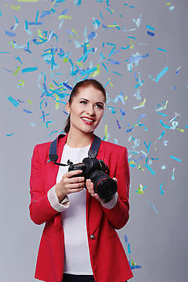 포토 JPG 해외이미지 모델 응시 드레스 여자 행복 백그라운드 컨셉 크리스마스 휴가 새로움 선물 한명 미소 웃음 사람 이벤트 성인 장식 파란색 상자 뷰티 파티 유행 축제 놀람 기쁨 축하 표현 생일 화려 떨어짐 연도 꽃가루 해외포토 1 시선 옷 기념일 감정 컬러 표정 가루 파일형식 이미지허브