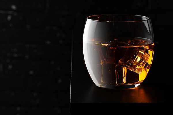 포토 JPG 해외이미지 검은배경 한잔 실내 사람없음 어둠 위스키 해외포토 1 백그라운드 주류 내부 검은색 파일형식 이미지허브