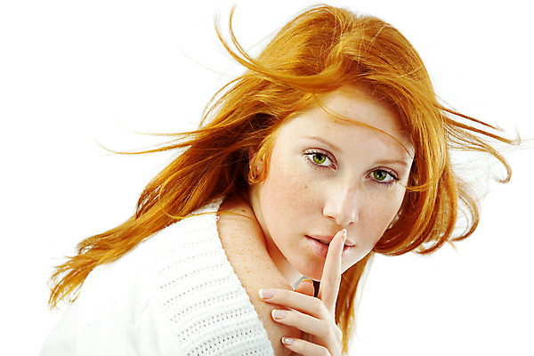 포토 JPG 해외이미지 백인 모델 1 웰빙 여자 얼굴 포즈 바람 실내 한명 사람 성인 빨간색 섹시 머리 유행 침묵 활발 화려 유혹 피부 순수 주근깨 빨간머리 내추럴 연소 유일 해외202004 관능적 해외포토 자연요소 서양인 헤어스타일 컬러 컨셉 날씨 내부 신체부위 소리 점 파일형식