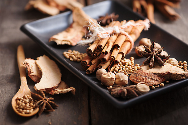 포토 JPG 해외이미지 음식 백그라운드 재료 탁자 건조 요리 사람없음 장식 갈색 주방 조미료 향신료 향 시나몬 해외202004 해외포토 컬러 가구 향미료 파일형식