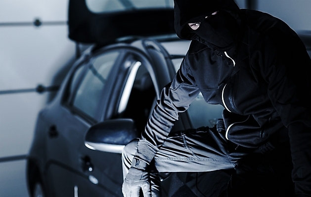 포토 JPG 해외이미지 백인 남자 교통시설 자동차 가면 한명 안전 사람 가로 힘 운전 화물 손전등 도시 범죄 경찰 위험 도둑 절도 교도소 위협 보안 보험 단절 자동 뺏기 해외202004 해외포토 서양인 직업 1 육상교통 교통 컨셉 모션 조명 운송업 범죄인 감옥 시설 파일형식