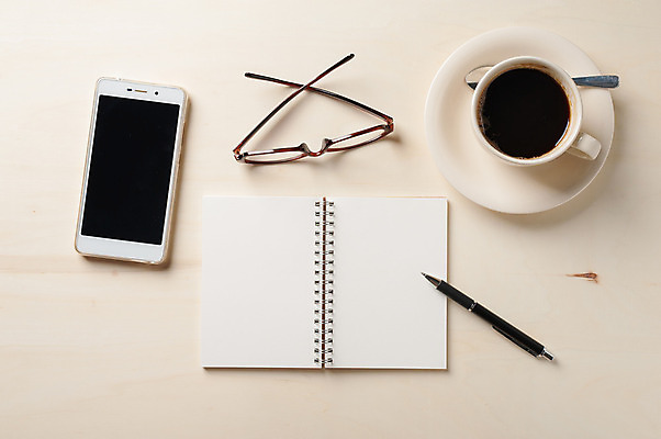 포토 JPG 해외이미지 템플릿 라이프스타일 종이 커피 음료 백그라운드 문구용품 아이디어 사람없음 컵 펜 갈색 다이어리 공책 공백 복고 해외202004 해외포토 식기 컬러 컨셉 생활 필기구 사무용품 오브젝트 파일형식