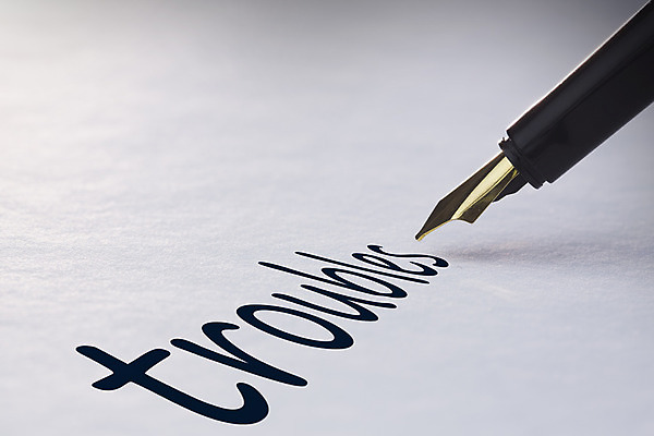 포토 JPG 해외이미지 종이 텍스트 사람없음 단어 만년필 기록 위험 페이지 문제 유행어 해외202004 해외포토 문자 컨셉 펜 유행 파일형식