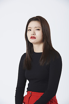 포토 JPG 스튜디오촬영 여자 감정 실내 표정 한명 상반신 20대 성인 옆모습 한국인 짜증 표현 찡그림 고민 흰배경 도도함 성인여자한명만 국내포토 1 뷰포인트 백그라운드 사람 동양인 청년 내부 흰색 여자한명만 성인여자만 파일형식