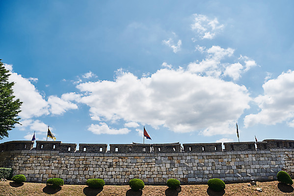 포토 JPG 주간 구름 여행 한국건축 유적지 하늘 풍경 사람없음 야외 관광지 봄 문화재 깃발 성 역사 한국사 성벽 강화도 국내여행 명승지 사적지 강화초지진 국내포토 자연요소 건축물 계절 건축 고건축 인천 파일형식
