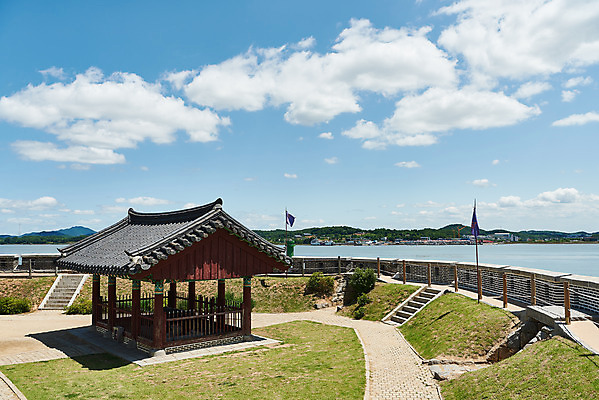 포토 JPG 주간 구름 여행 한국건축 유적지 하늘 풍경 사람없음 야외 관광지 봄 문화재 역사 한국사 대포 강화도 국내여행 명승지 사적지 강화초지진 국내포토 자연요소 계절 건축 무기 고건축 인천 파일형식