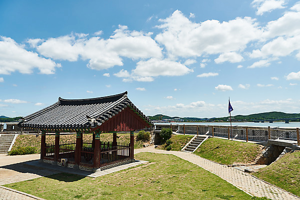 포토 JPG 주간 구름 여행 한국건축 유적지 하늘 풍경 사람없음 야외 관광지 봄 문화재 역사 한국사 대포 강화도 국내여행 명승지 사적지 강화초지진 국내포토 자연요소 계절 건축 무기 고건축 인천 파일형식