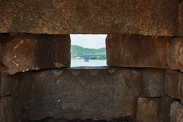 포토 JPG 주간 여행 한국건축 유적지 풍경 사람없음 야외 관광지 봄 문화재 구멍 성 역사 한국사 성벽 강화도 국내여행 명승지 사적지 강화초지진 국내포토 자연요소 건축물 계절 건축 고건축 인천 파일형식