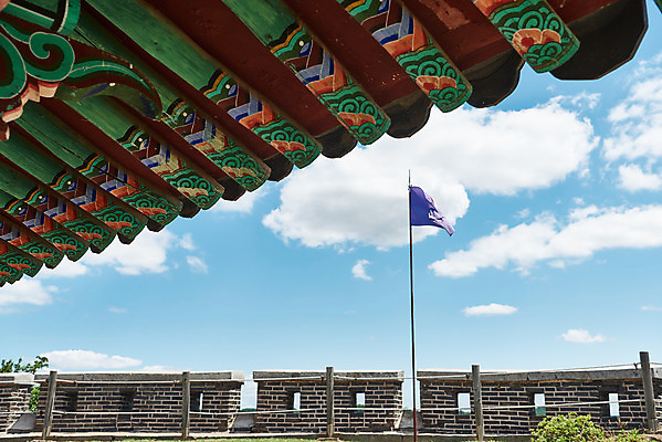 포토 JPG 주간 구름 여행 한국건축 유적지 하늘 풍경 사람없음 야외 관광지 봄 문화재 깃발 성 역사 한국사 성벽 강화도 국내여행 명승지 사적지 지붕처마 강화초지진 국내포토 자연요소 건축물 계절 건축 고건축 지붕 처마 인천 파일형식
