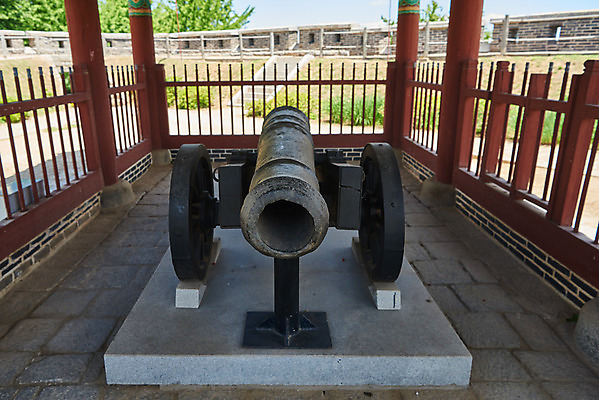 포토 JPG 주간 여행 한국건축 유적지 풍경 사람없음 야외 관광지 봄 문화재 역사 한국사 대포 강화도 국내여행 명승지 사적지 강화초지진 국내포토 자연요소 계절 건축 무기 고건축 인천 파일형식