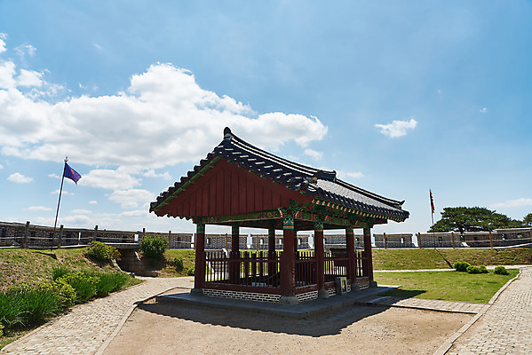 포토 JPG 주간 구름 여행 한국건축 유적지 하늘 풍경 사람없음 야외 관광지 봄 문화재 역사 한국사 대포 강화도 국내여행 명승지 사적지 강화초지진 국내포토 자연요소 계절 건축 무기 고건축 인천 파일형식