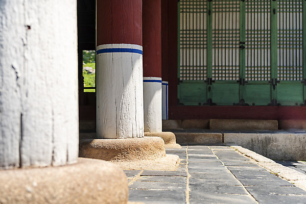 포토 JPG 주간 한국전통 여행 유적지 풍경 사람없음 야외 여름 관광지 세계문화유산 문화재 기둥 역사 한국사 조선시대 광릉 왕릉 정자각 조선왕릉 세조 정희왕후 국내포토 자연요소 전통 계절 건축 고건축 한국 왕 남양주 파일형식 왕후