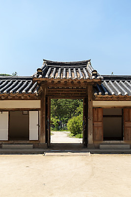 포토 JPG 주간 한국전통 여행 유적지 풍경 사람없음 야외 여름 관광지 세계문화유산 문화재 역사 한국사 조선시대 광릉 왕릉 재실 조선왕릉 세조 정희왕후 국내포토 자연요소 전통 계절 고건축 한국 왕 남양주 파일형식 왕후