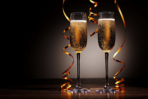 포토 JPG 해외이미지 디자인 기념일 행복 리본 음료 백그라운드 크리스마스 겨울 검은배경 새로움 기념 선물 사랑 사람없음 빛 상자 파티 축제 낭만 축하 알코올 샴페인 샴페인잔 해외202004 해외포토 계절 감정 컨셉 술잔 주류 이벤트 검은색 파일형식