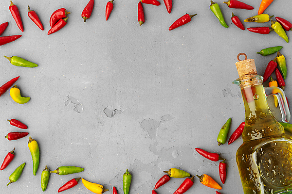 포토 JPG 해외이미지 식재료 회색배경 프레임 실내 사람없음 올리브오일 향신료 카피스페이스 페페론치노 해외포토 백그라운드 고추 내부 공백 회색 기름_음식 향미료 파일형식 이미지허브
