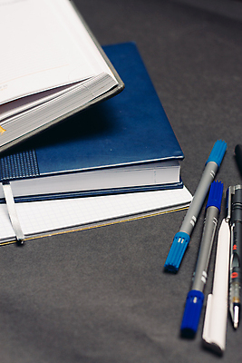 포토 JPG 해외이미지 비즈니스 사람없음 펜 쌓기 다이어리 사무용품 오브젝트 해외포토 모션 문구용품 필기구 파일형식 이미지허브