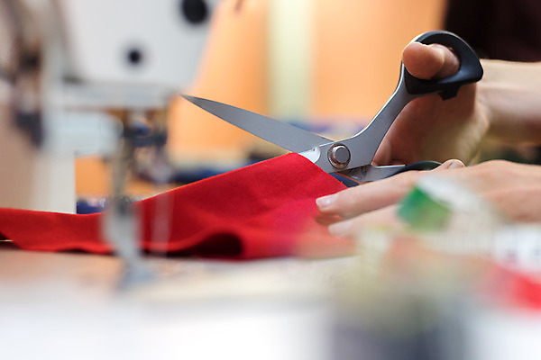 포토 JPG 해외이미지 직업 옷 비즈니스 공장 가면 취미 사람없음 유행 금속 기계 장비 공구 직물 업무 작업실 제조 바느질 천 수공예 재단 재단사 전염병 핸드메이드 해외포토 공업 재질 도구 작업 질병 공예 파일형식 이미지허브