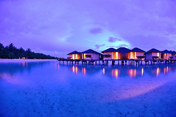 포토 JPG 해외이미지 바다 하늘 해변 사람없음 야외 빛 보라색 야간 해안도시 수상가옥 해외포토 자연요소 컬러 주택 도시 파일형식 이미지허브