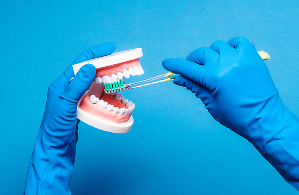 포토 JPG 해외이미지 직업 손 장갑 백그라운드 손가락 건강 치과 병원 사람없음 치료 파란색 약 금속 장비 시험 의사 흰색 기구 공구 잡기 붓 치아 오브젝트 치과의사 외과 돌봄 위생관리 철강 해외포토 잡화 교육 컬러 의학 모션 재질 관리 신체부위 의료진 도구 소화기관 파일형식 이미지허브