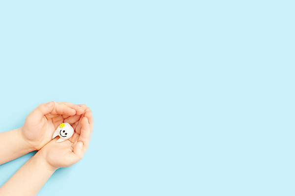 포토 JPG 해외이미지 손 어린이 백그라운드 컨셉 건강 치과 사람 사람없음 치료 뷰티 약 청결 흰색 잡기 입 치아 보호 빨래 부식 치과의사 보여주기 돌봄 미백 해외포토 컬러 가사 의학 모션 병원 신체부위 의사 소화기관 위생 파일형식 이미지허브