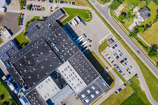 포토 JPG 해외이미지 유럽 산업 도로 비즈니스 공장 교통시설 자동차 독일 안테나 사람없음 화물 상품 컨테이너 창고 시설 상업 수납 짐차 무거움 트레일러 물류 폴란드 드론 분배 수입 조감도 해외포토 나라 길 육상교통 교통 통신 공업 운송업 무게 파일형식 이미지허브