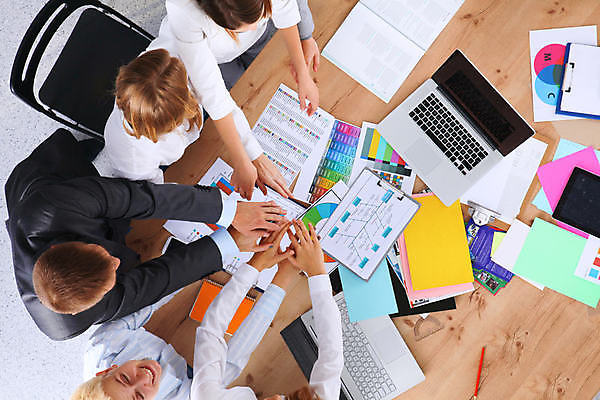 포토 JPG 해외이미지 여자 남자 행복 비즈니스 사업가 성공 노동자 함께함 관리 사람 여러명 사무실 축하 그룹 동료 경영자 예복 히스패닉 해외포토 직업 옷 감정 다수 컨셉 관계 리더 파일형식 이미지허브