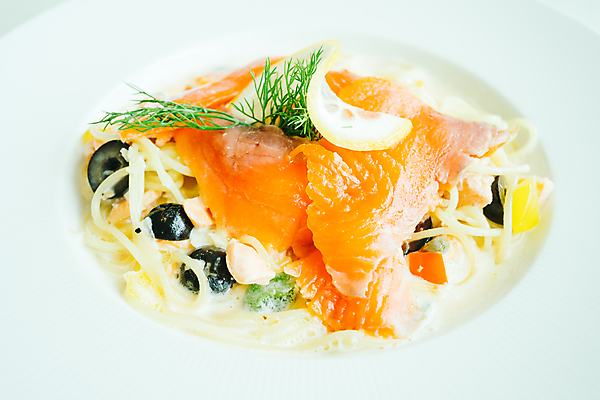 포토 JPG 해외이미지 접시 음식 다이어트 토마토 치즈 파스타 건강 스파게티 어류 요리 사람없음 식사 저녁식사 이탈리아 흰색 신선 면 해산물 연어 훈제 점심식사 탈리아텔레 해외포토 식기 유럽 컬러 채소 유제품 서양음식 수중동물 파스타면 파일형식 이미지허브