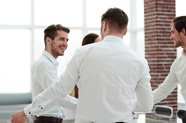 포토 JPG 해외이미지 직업 여자 남자 회사 비즈니스 사업가 창문 협력 설계 노동자 악수 직장 함께함 실내 대화 사람 여러명 금융 사무실 방 인사 업무 비즈니스맨 비즈니스우먼 계획 토론 종업원 스마트 책상 동료 직원 경영자 바쁨 경영 프로젝트 해외포토 가구 다수 컨셉 관계 말하기 손짓 내부 경제 예절 작업 직장인 리더 파일형식 이미지허브
