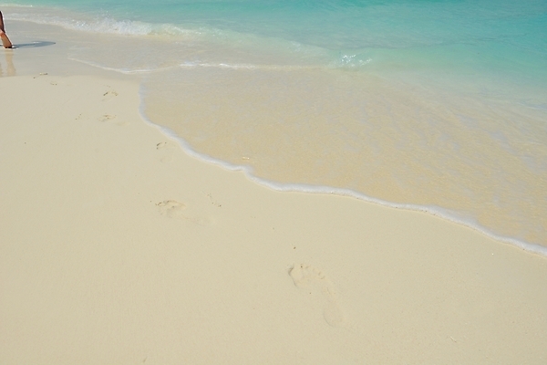 포토 JPG 해외이미지 주간 모래 파도 해변 사람없음 야외 여름 여름풍경 휴양지 해외포토 자연요소 계절 바다 풍경 장소 파일형식 여름_계절 이미지허브