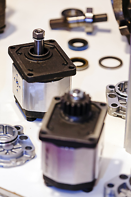 포토 JPG 해외이미지 디자인 산업 선 부분 공장 실내 사람없음 빛 반사 금속 힘 기계 에너지 나사 바 닫기 제조 상품 플라스틱 철 전시회 묘사 롤러 엔진 정비공 공학 모터 철강 힘찬 탄소 해외포토 교육 컨셉 공업 모션 재질 내부 전시 공구 기술자 파일형식 이미지허브